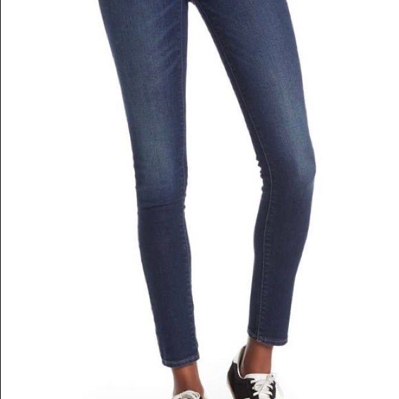 Madewell 
Magic Pocket 9" Mid-Rise Skinny Jeans - Picture 3 of 5